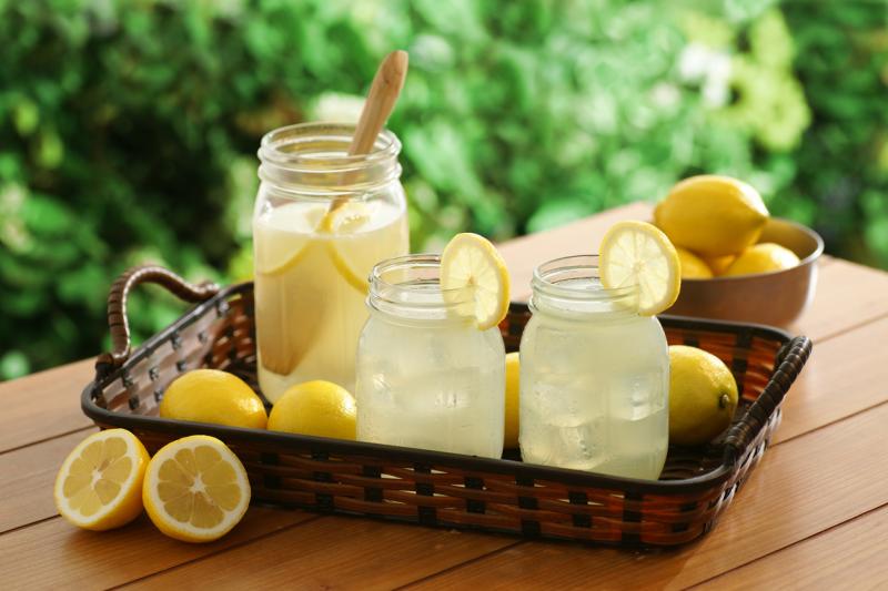 Recept na domáci citrónový sirup: Citronáde z neho sa žiadna limonáda nevyrovná!