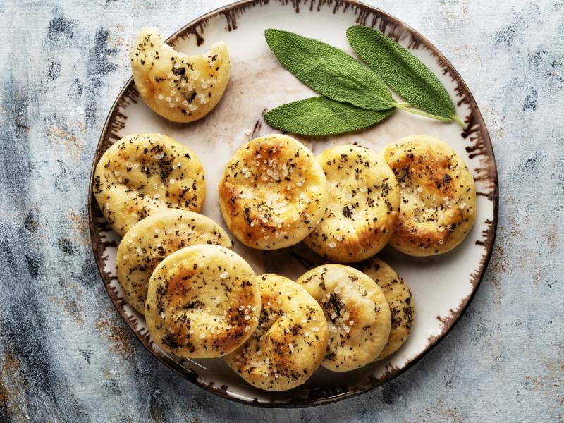 Domáce syrové krekry: Recept na slanú dobrotu k televízii, vínu aj pivu