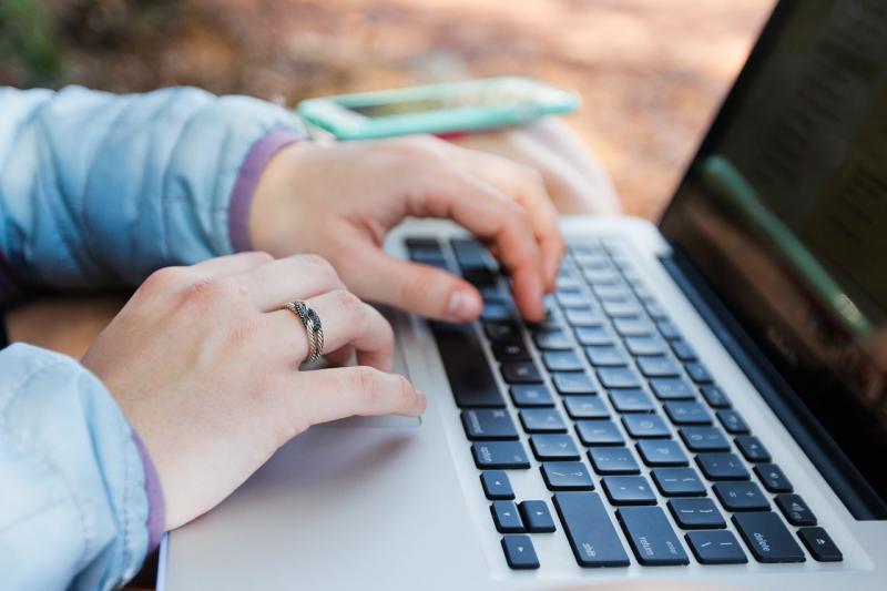 Teenager a ako môže online správanie ovplyvniť jeho budúcnosť