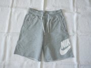 Pekné teplákové kraťasky Nike