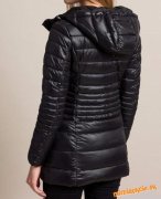 Čierna bunda s kapucňou-oblečená 2x, bez poškodenia