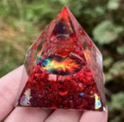 Užitočná orgonitová pyramída s KORALOM
