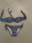 Farebné plavky-univerz. veľkosť vďaka strihu S-M