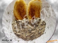 Smotanovo-šampiňónová omáčka, knedlík
