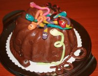 Torta s veselými hadíkmi