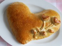 Calzone s klobasou a syrom