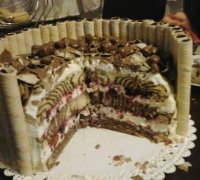 Mascarponovo-tvarohovo-šlahačková torta s lesním ovocím